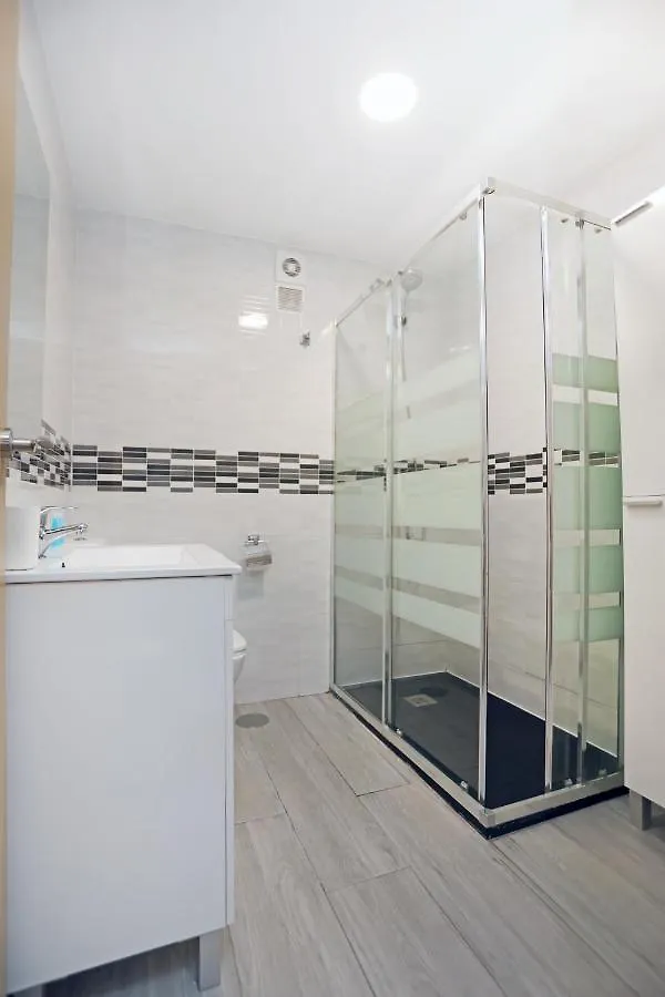 Holidays2Malaga Capulino Apartments - Huelin Area & 300 Mts From Beach