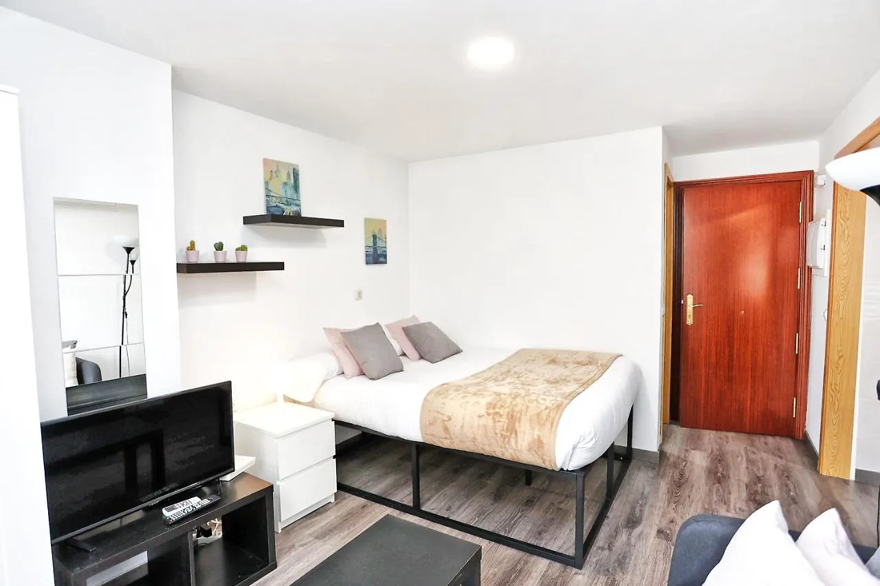 Holidays2Malaga Capulino Apartments - Huelin Area & 300 Mts From Beach  Malaga